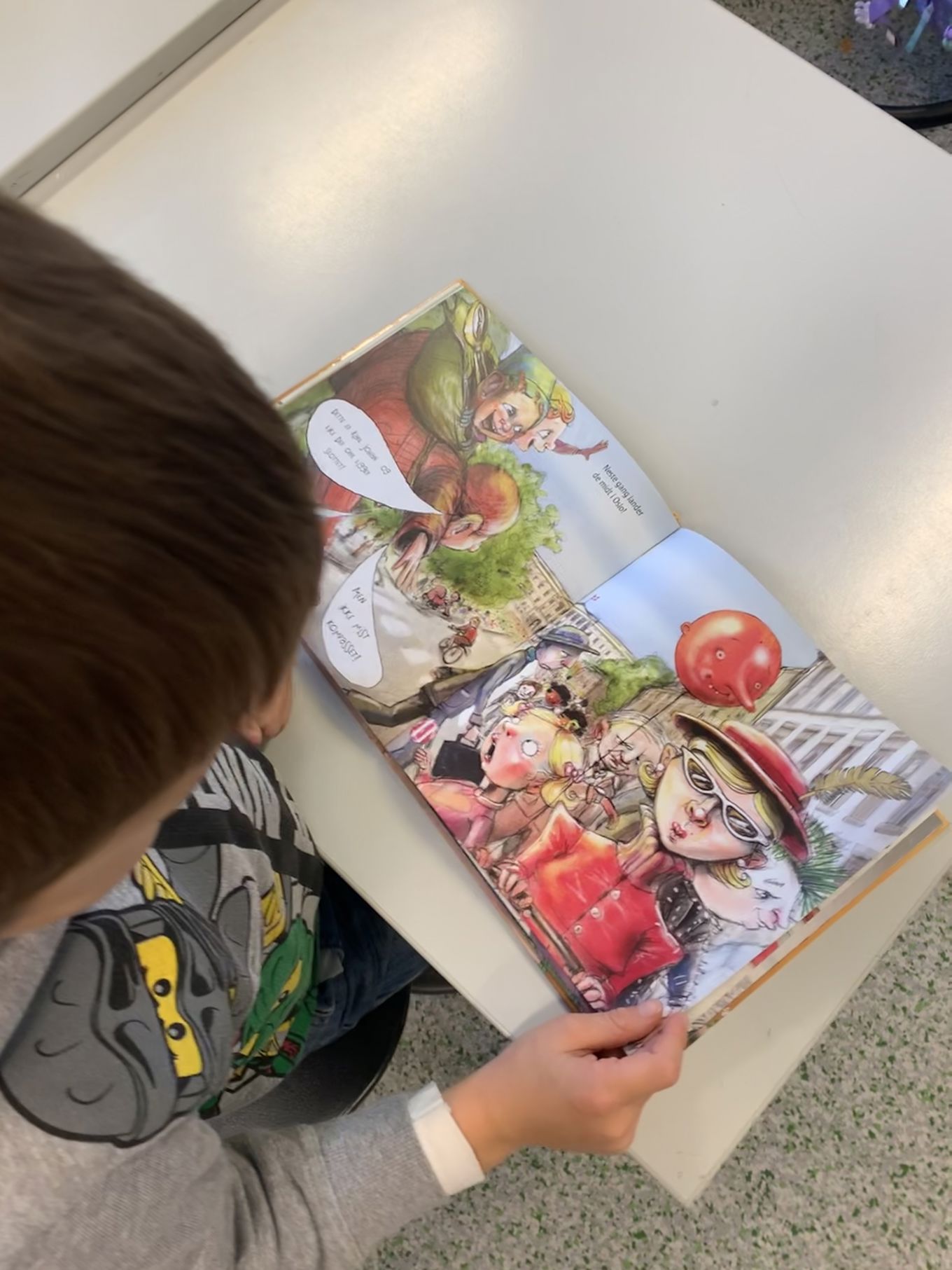 Foto: Tambar bok Det leses Tambar på 1. trinn