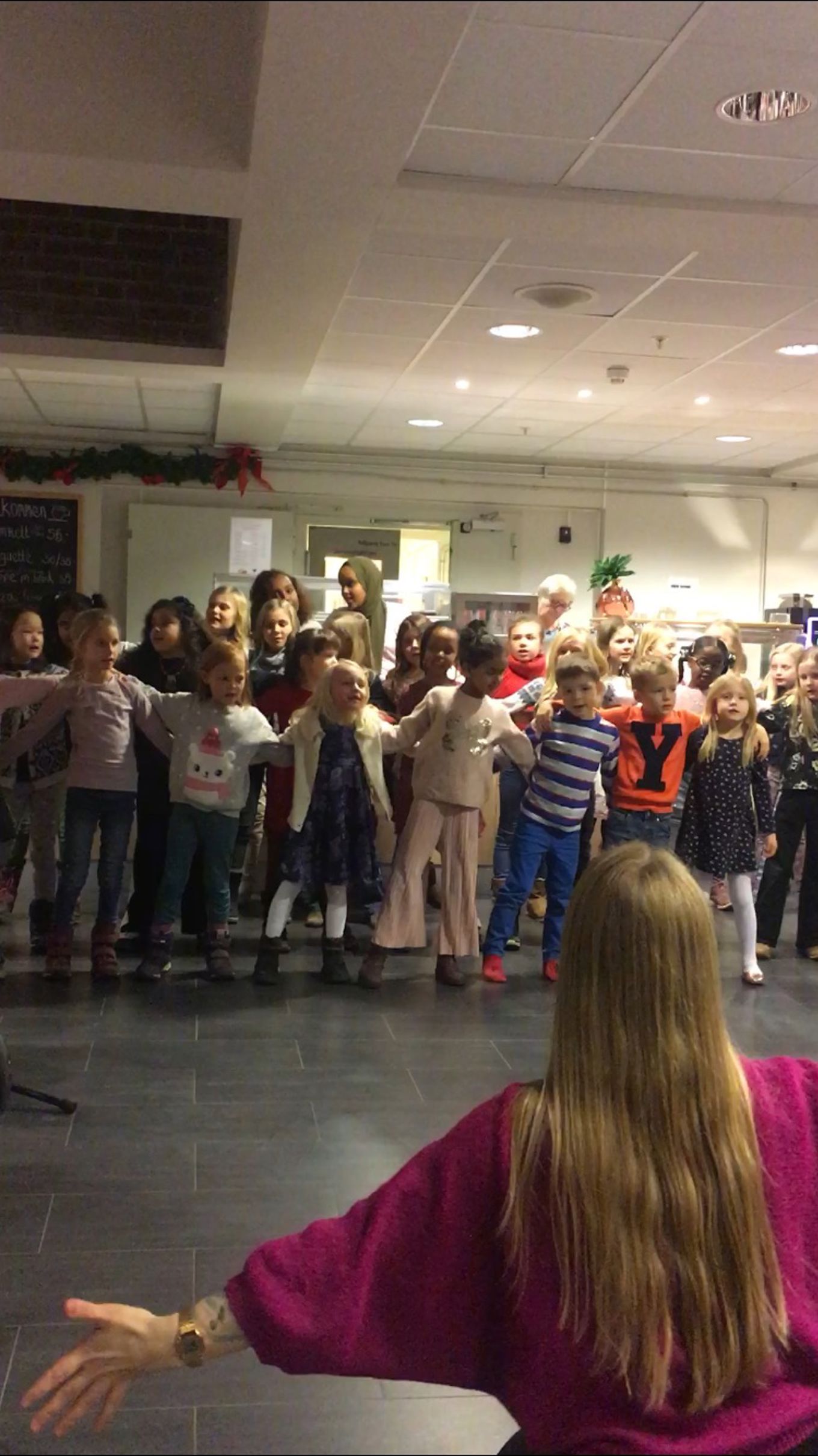 Foto: Sang og glede på Langerud Fin konsert under ledelse av Ingvild Plaum