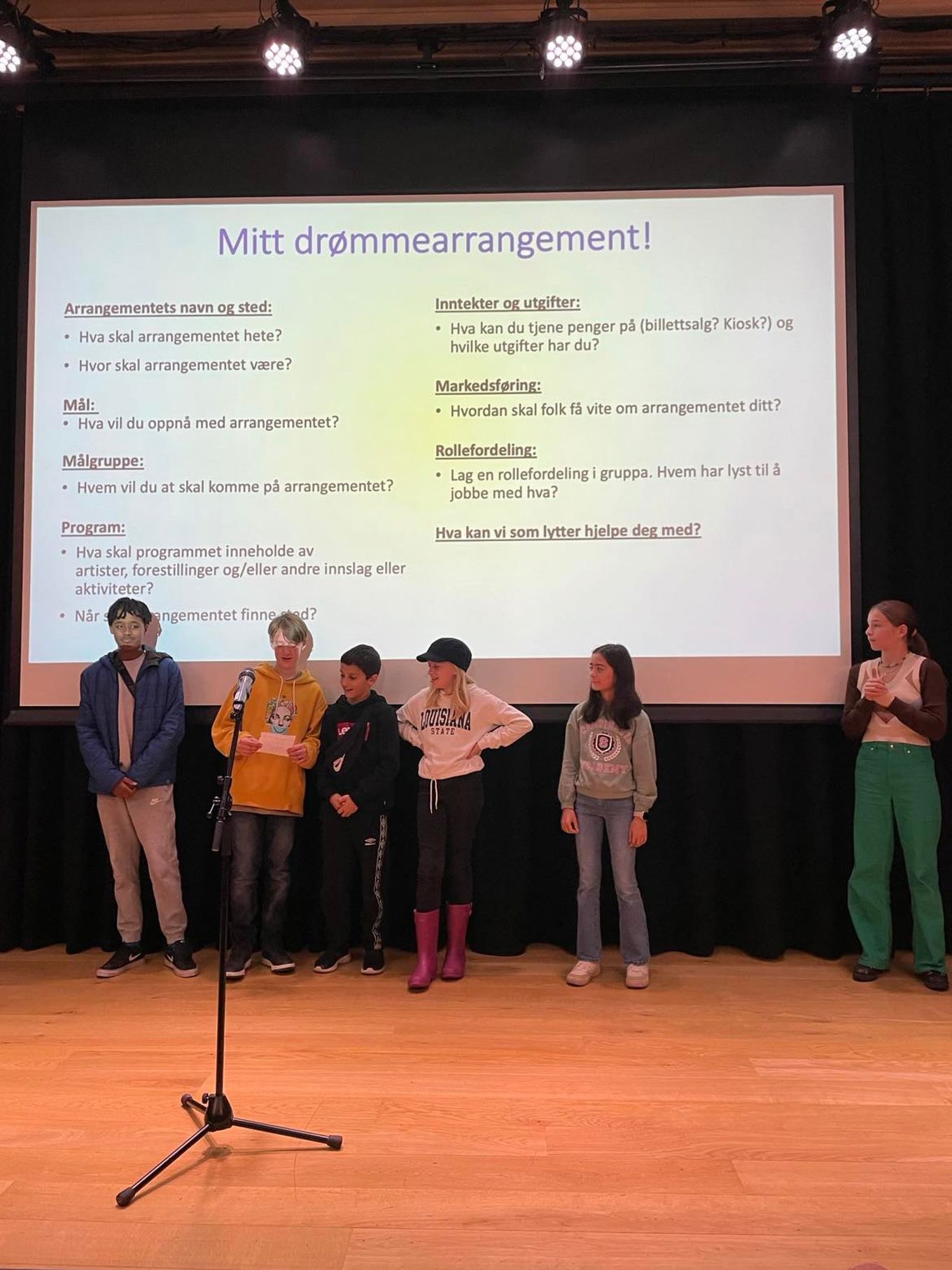 Foto: Camilla Tilrem Onstad Kulturvertene fra Rustad skole presenterer sitt drømmearrangement