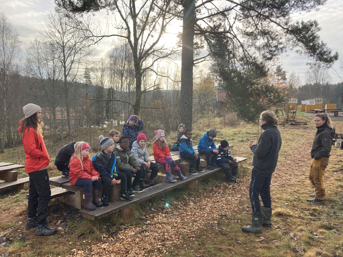2. trinn fra Rustad skole besøker Sørli gård