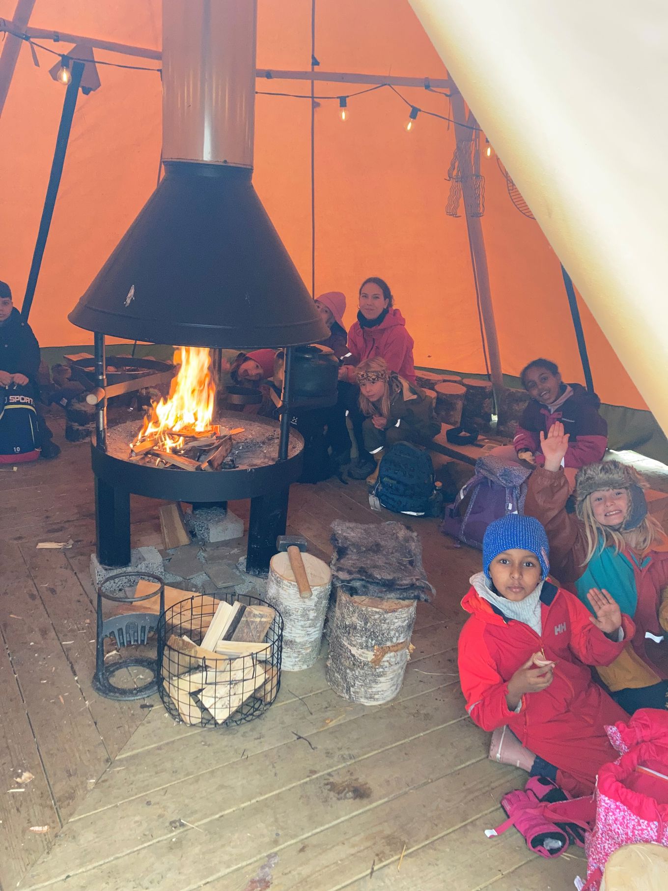 Matpause ved ildsted