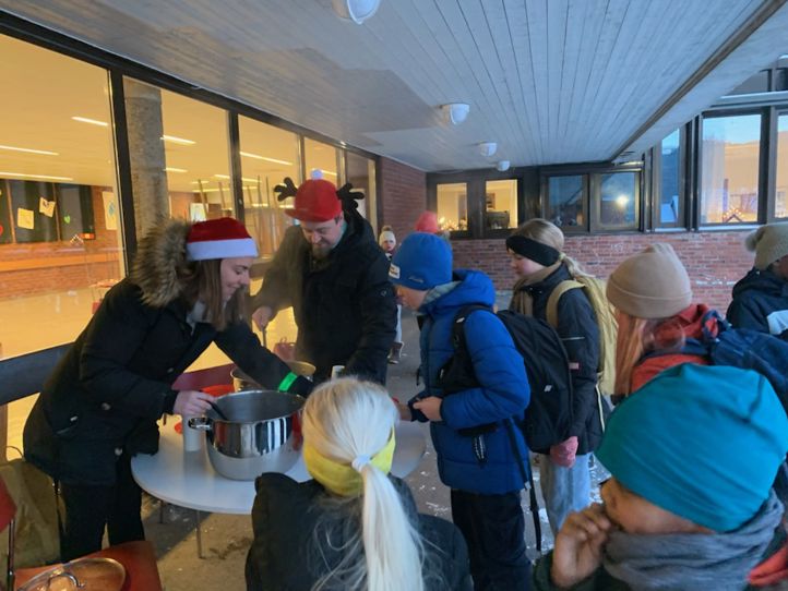 Miljøteamet serverte varm toddy