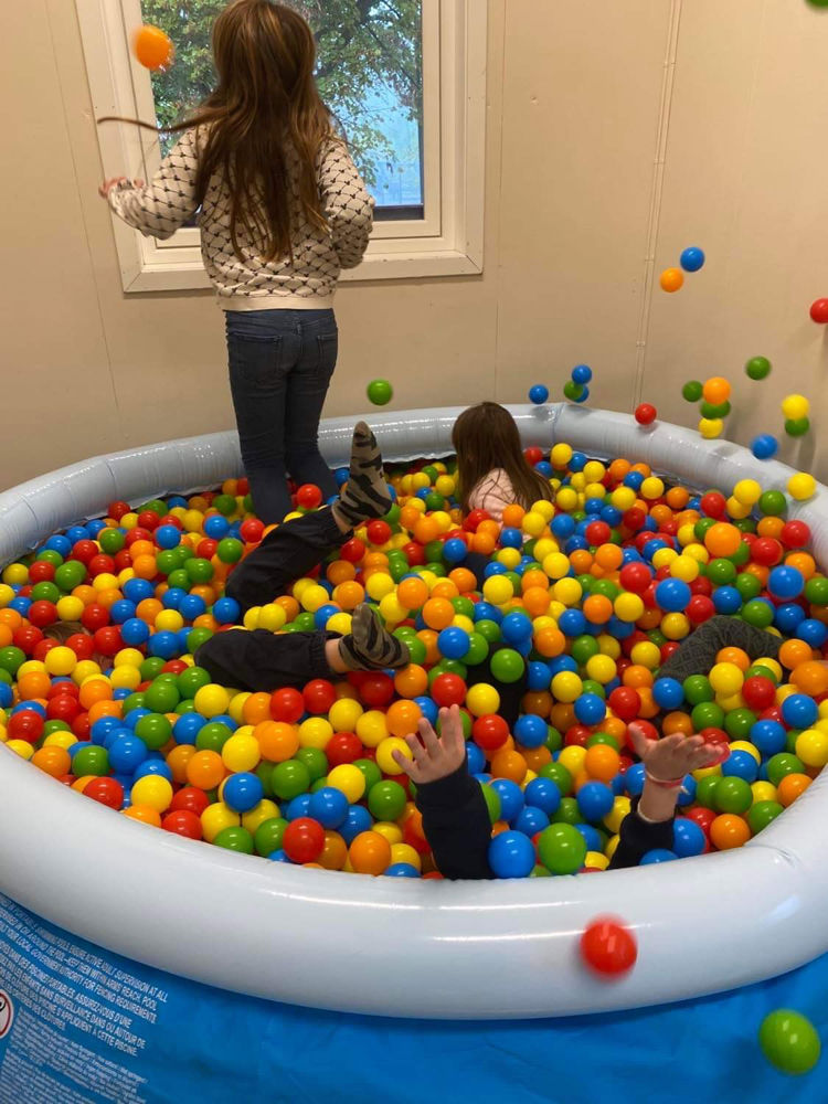 Aktivitetsskolen har fått seg en ballbinge