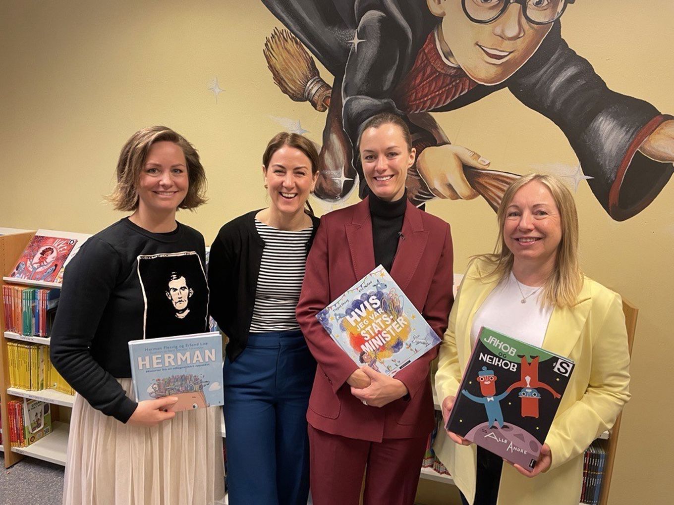 Brenna og Trettebergstuen besøkte skolebiblioteket på Rustad skole